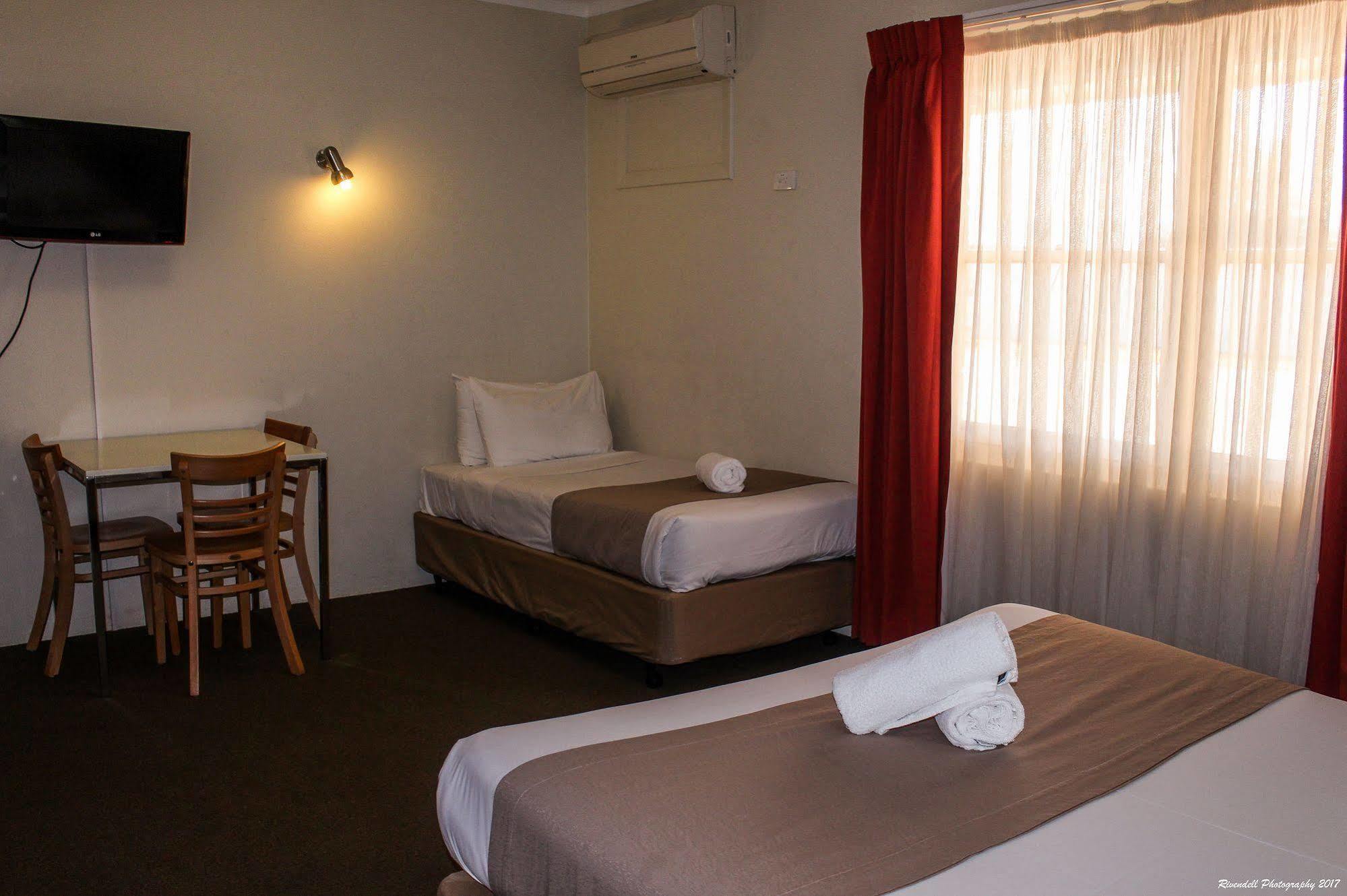 Motel Riverina Leeton ภายนอก รูปภาพ