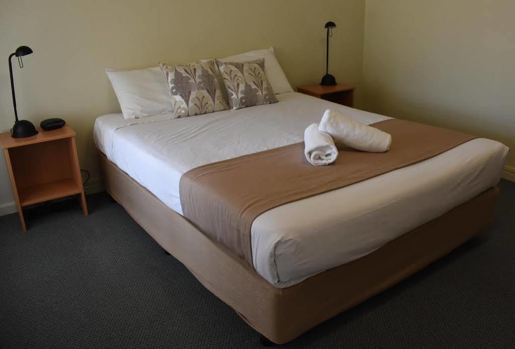 Motel Riverina Leeton ภายนอก รูปภาพ